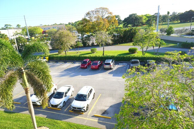 Building Photo - 401 Southampton A