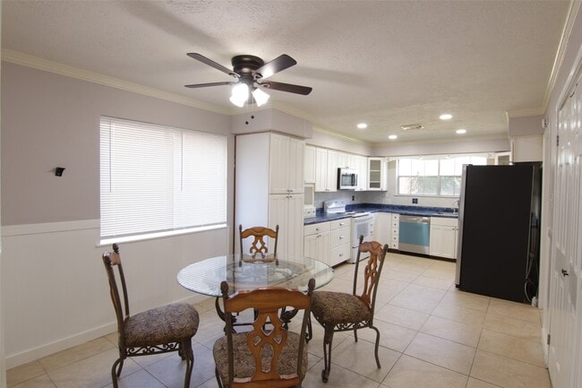 Building Photo - 10426 Cedar Towne Ln