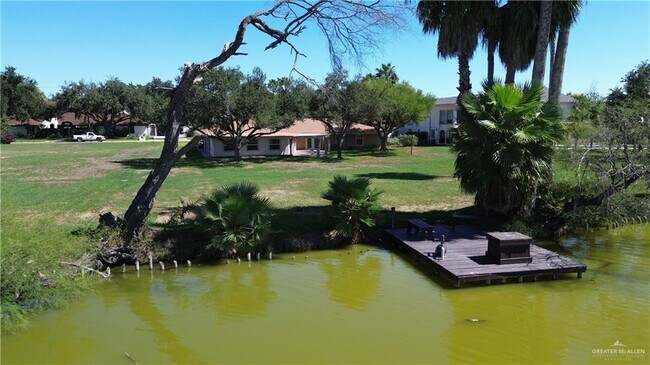 Building Photo - 2805 Lake Shore Dr