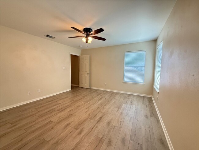 Building Photo - 211 Riata