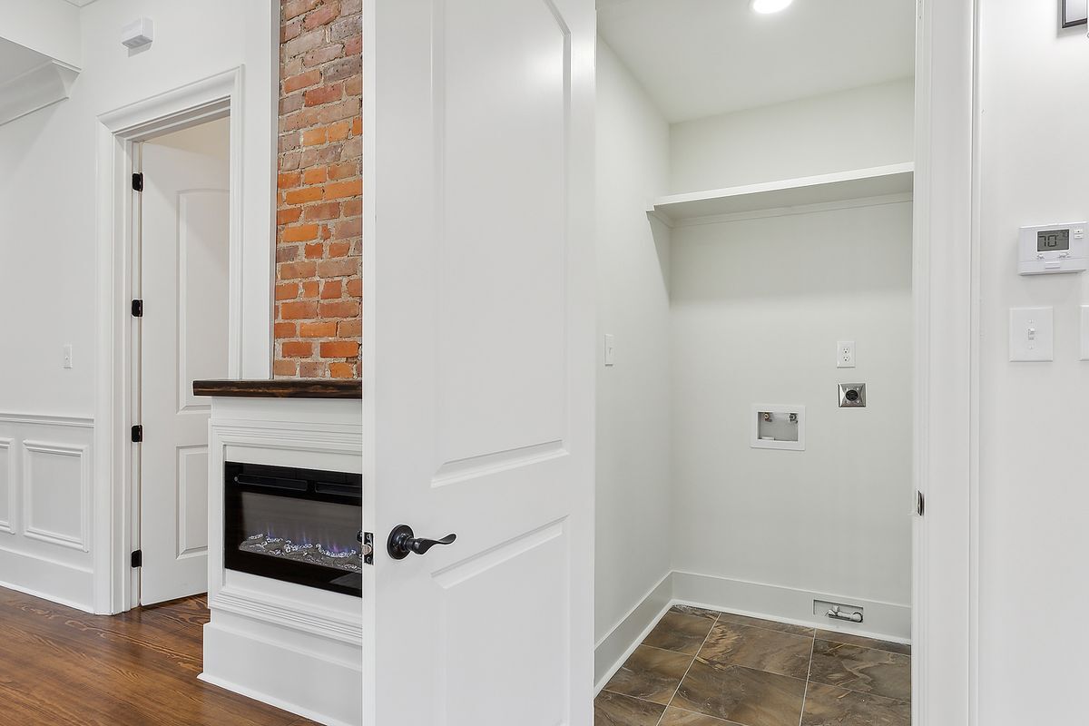 Building Photo - 2727 Marais St