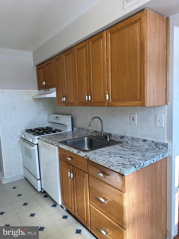 Building Photo - 1961 Carter Rd