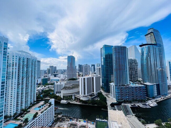 Building Photo - 500 Brickell Ave