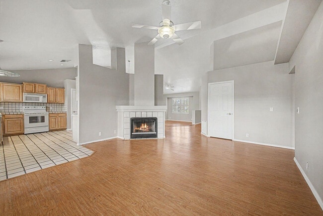 Building Photo - 5719 E St John Rd