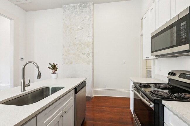 Building Photo - 2120 S Liberty St