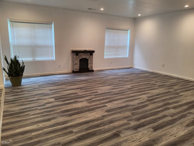 Primary Photo - 325 Sunderland Way