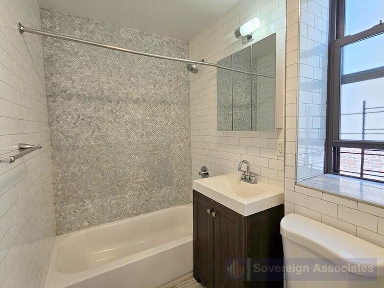 Building Photo - 515 W 168th St
