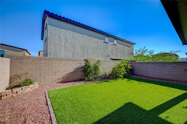 Primary Photo - 7869 Morganite Ave