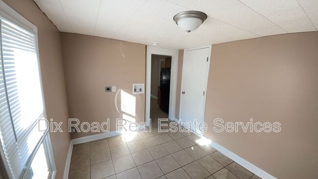 Building Photo - 1219 Azel Ave