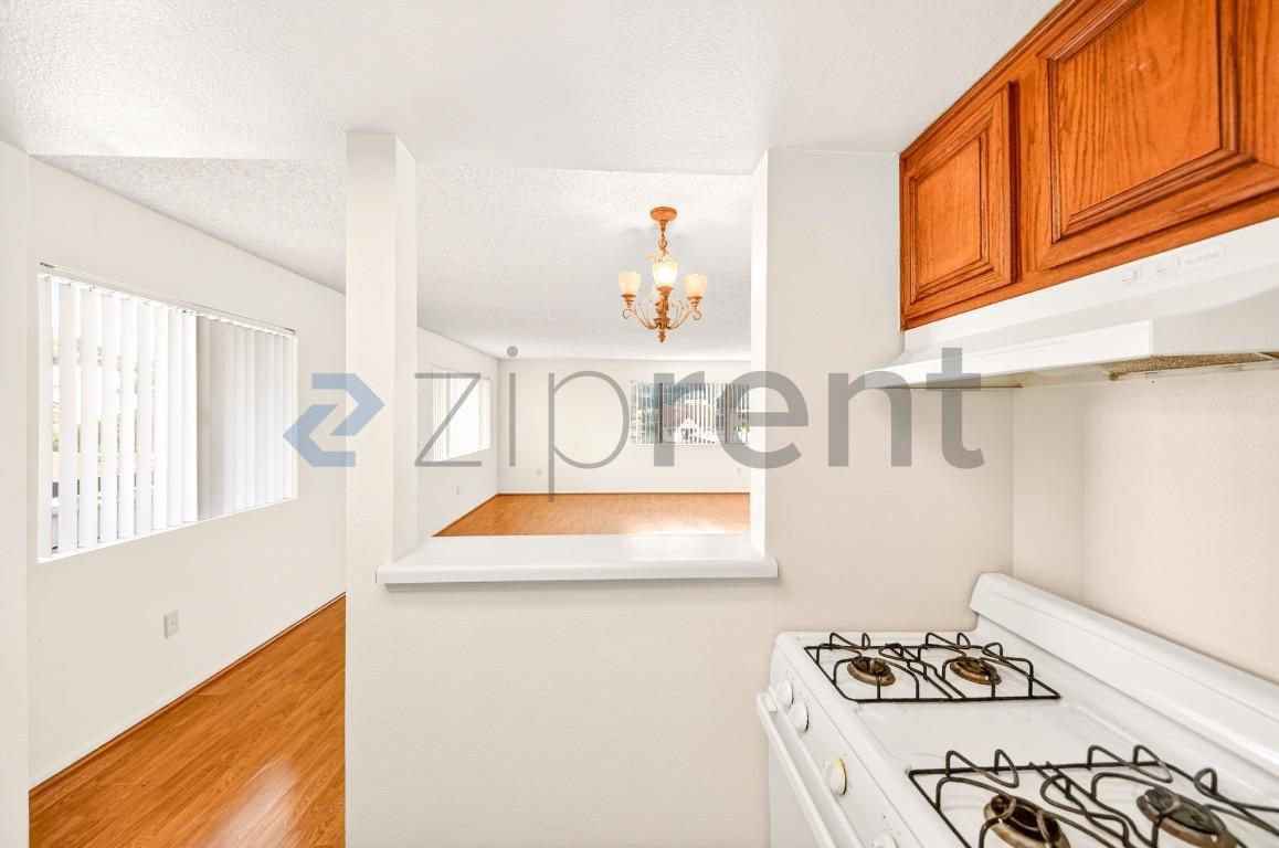 Building Photo - 1004 E Garfield Ave