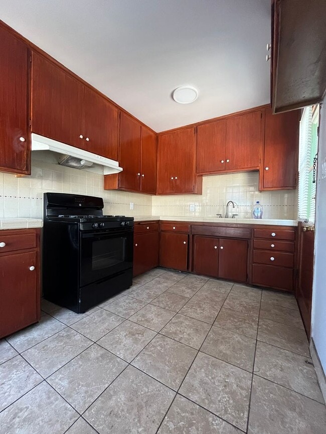 Building Photo - 544 W 120th St