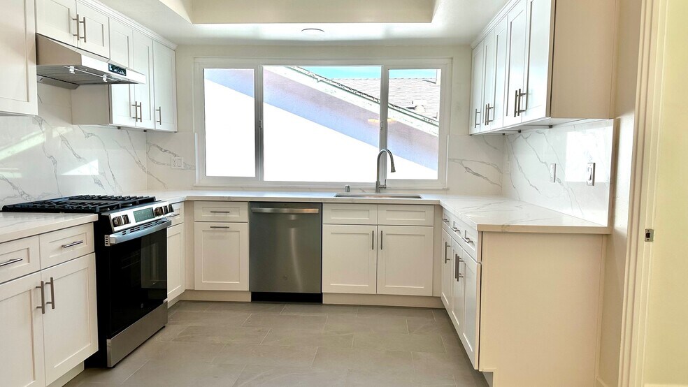 Building Photo - 820 Browning Pl