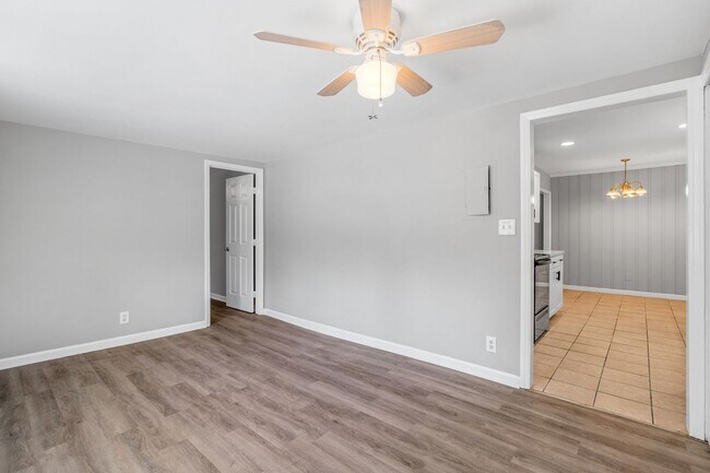 Building Photo - Updated Home with Hardwood Floors, LR & De...