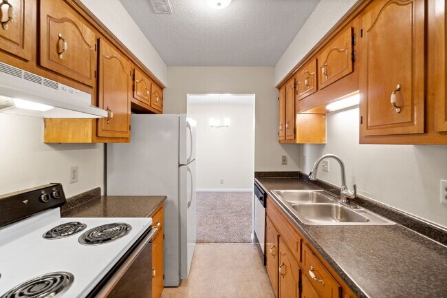 Building Photo - Spacious 2BR with Walk-In Closet, Washer/Dryer & Open Living Area
