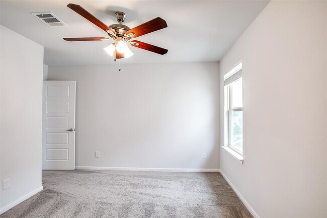 Building Photo - 100 Earl Keen St