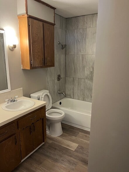 Building Photo - 502 M St