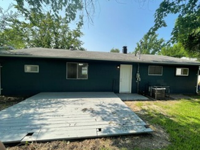 Building Photo - Updated 4BD/1BA