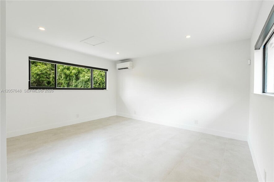 Building Photo - 925 Algaringo Ave