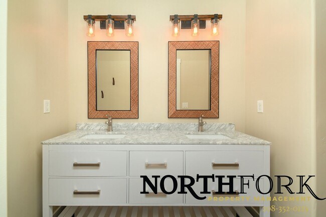 Building Photo - Welcome Home to Comfort & Convenience