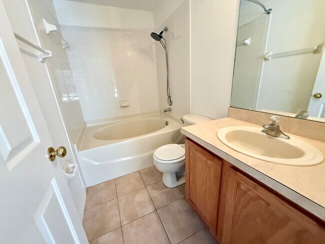 Building Photo - Coquina Key Townhomes Gated community 3/2.5
