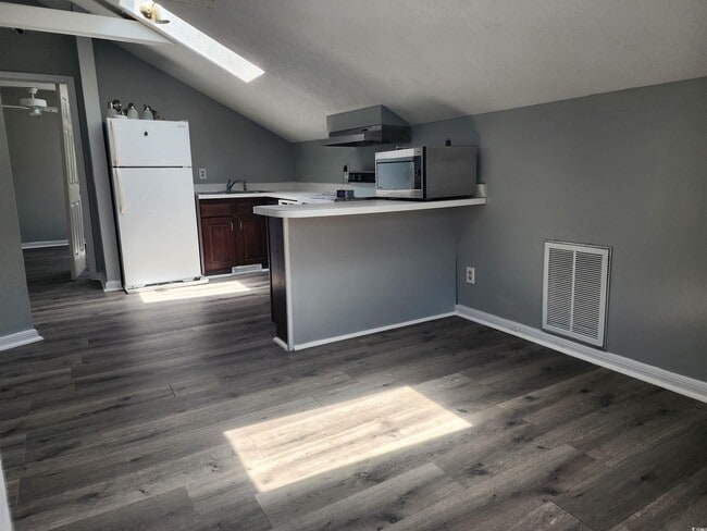 Building Photo - 1009 Bay Dr