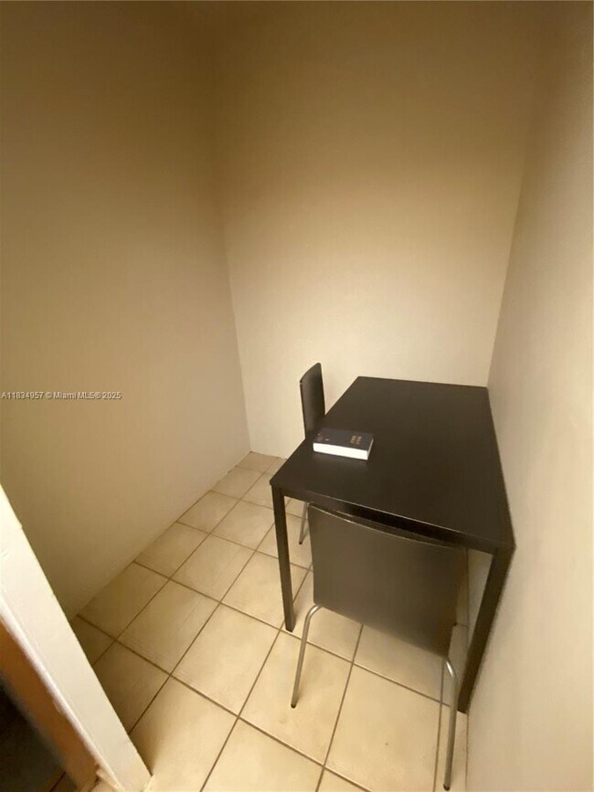 Building Photo - 1408 Brickell Bay Dr