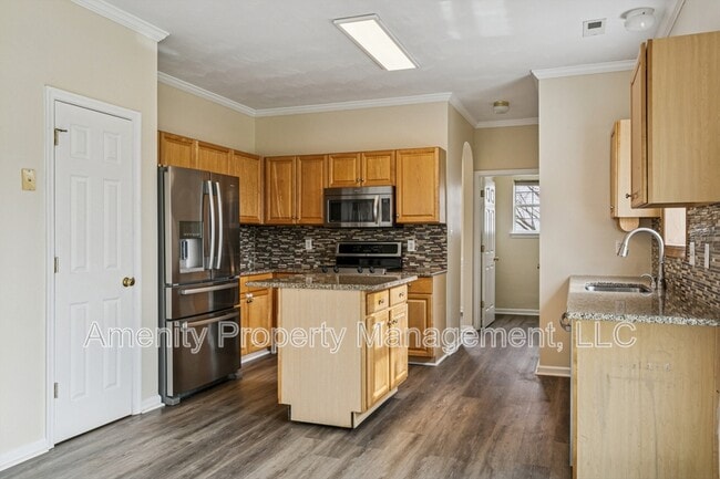 Building Photo - 979 Holbrook Dr