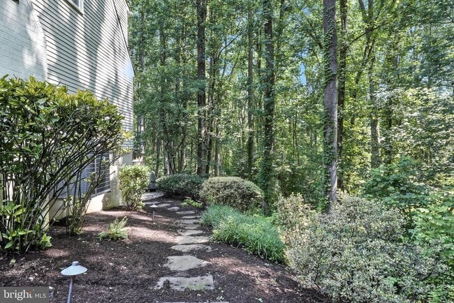 Building Photo - 10198 Cedar Pond Dr