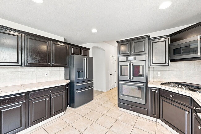 Building Photo - $3,195.95, 6 bed, 4 bath located in Colorado Springs