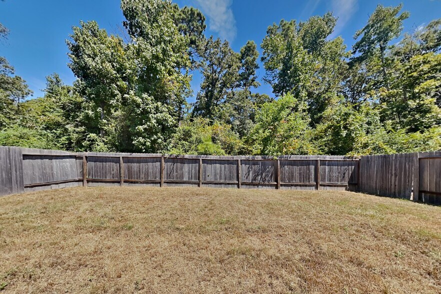 Building Photo - 15673 Del Norte Dr