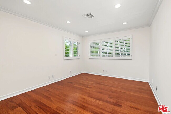 Building Photo - 860 Bronze Ln