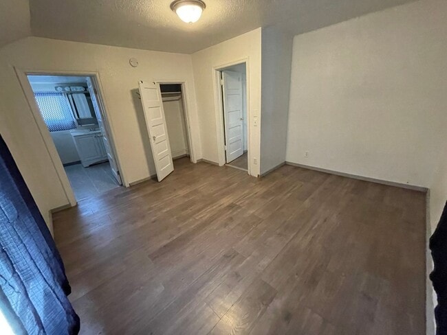 Building Photo - ALLS377