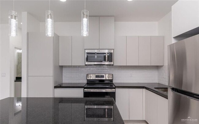 Building Photo - 7 Angelina Dr