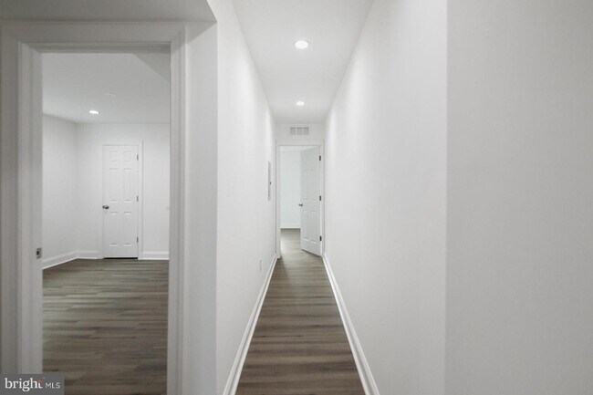 Building Photo - 274 N 58th St