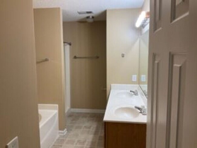 Building Photo - 336 Wild Olive Dr