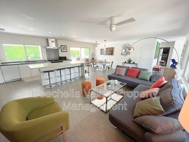 Building Photo - 2885 E Venetia Rd