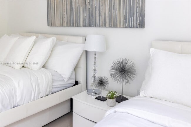 Building Photo - 19901 E Country Club Dr