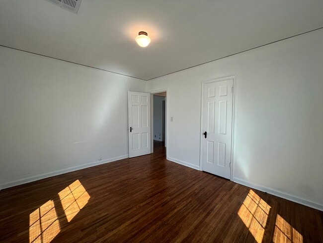 Building Photo - Adorable 2 bedroom 1 bath home in Tulsa.