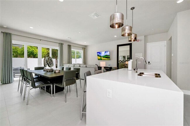 Building Photo - 7740 Sandy Ridge Dr