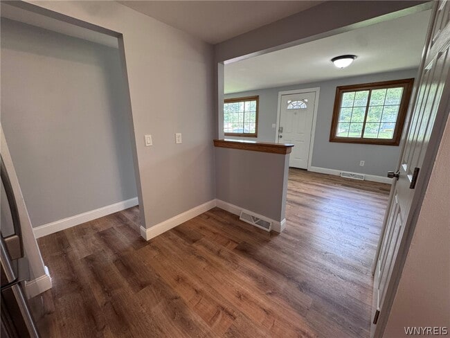 Building Photo - 685 Longmeadow Rd