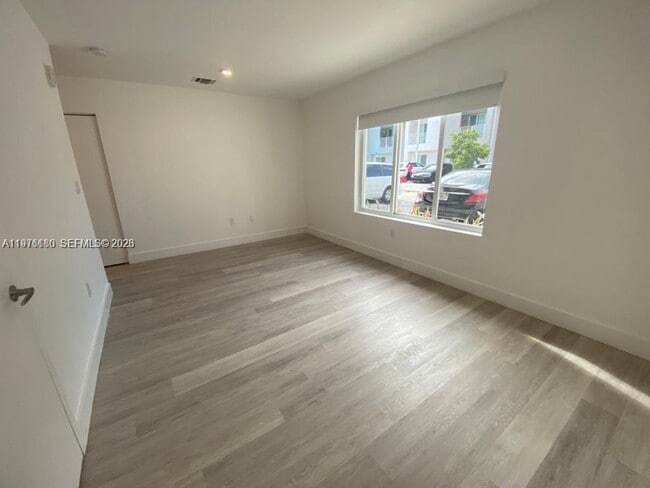 Building Photo - 2561 NE 193rd St