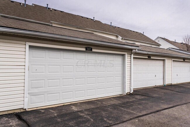 Building Photo - 587 Lazelle Rd