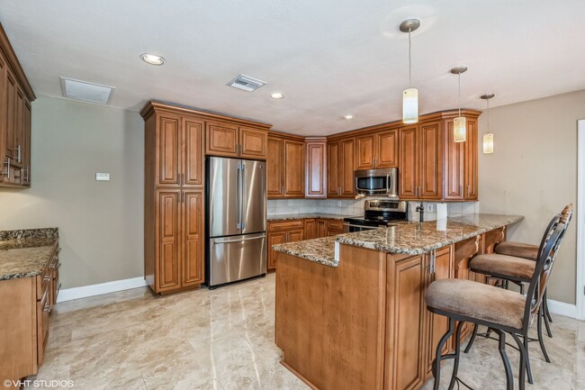 Building Photo - Spacious Cottage in College Park
