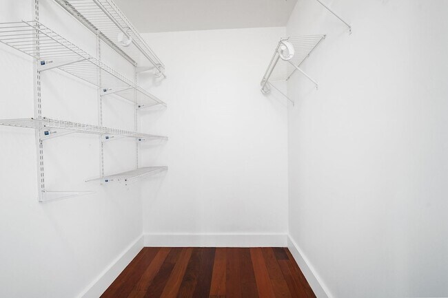 Building Photo - 741 6th St