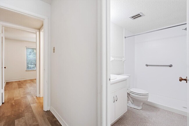 Building Photo - SPANISH VILLA CONDOMINIUM