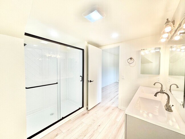 Building Photo - 437 Reed Way