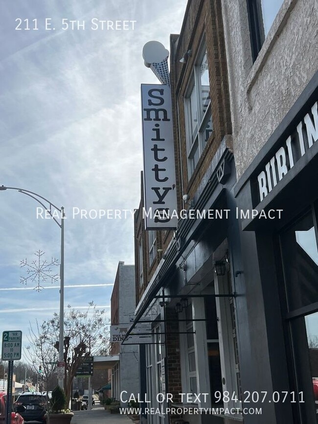 Building Photo - 211 E 5th St