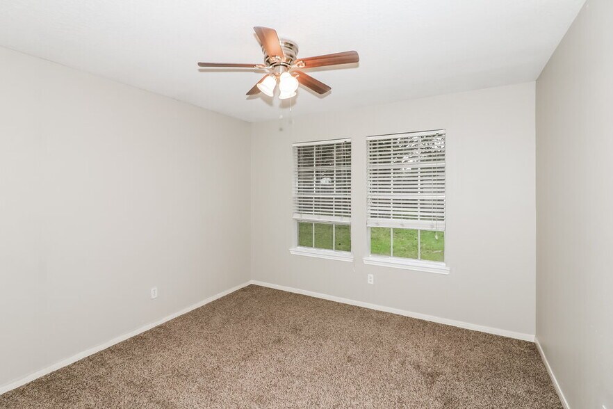 Building Photo - 607 Loggers Chase Ct