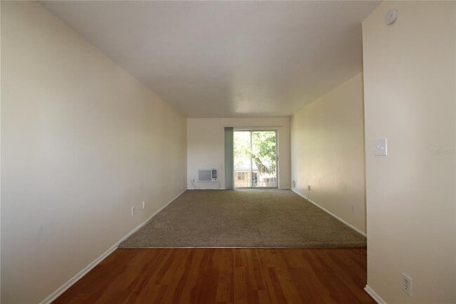 Building Photo - 3001 Bee Ridge Rd