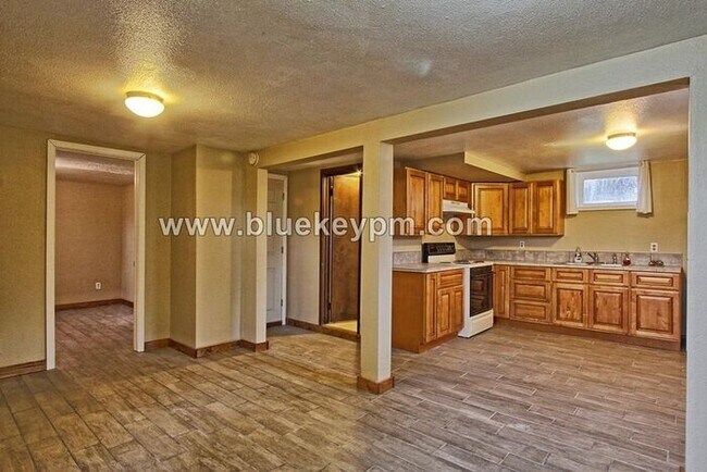 Building Photo - 9125 NE St Johns Rd
